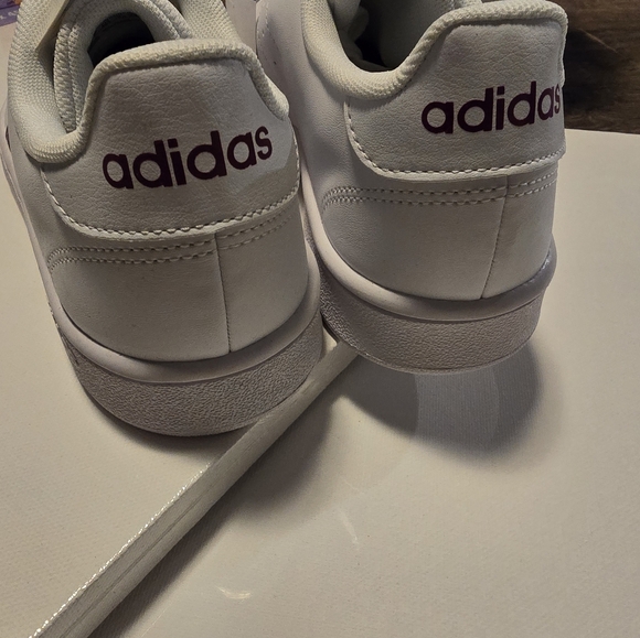 Ladies Adidas - Picture 3 of 7